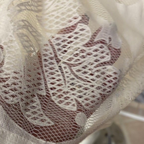 H&M Cream Sleeveless with lace Pattern, lined above the knee dress, sz 10 - Picture 6 of 9